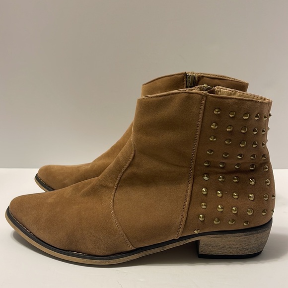 Bucco Capensis Women’s Size 8.5 Brown Faux Suede Gold Studded Ankle Boots - Picture 4 of 10